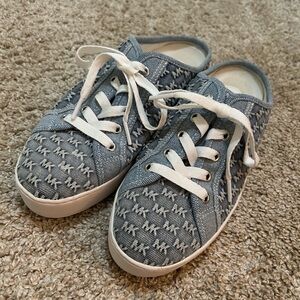 Michael Kors Poppy Slip-on Slide Sneaker MK Debossed washed Denim blue